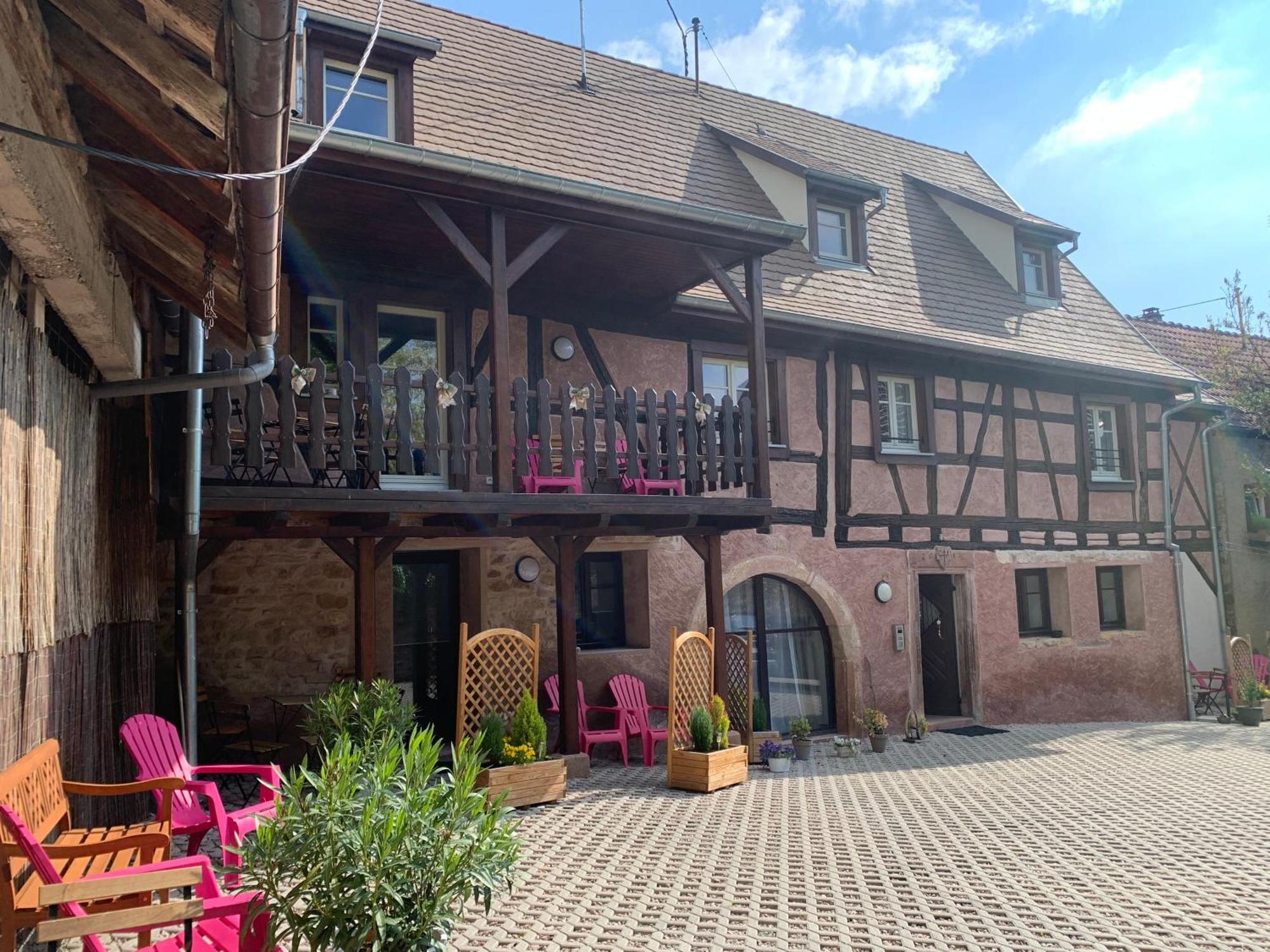 Le Clocher " Sous Les Combles" Parking Gratuit Beblenheim Bagian luar foto